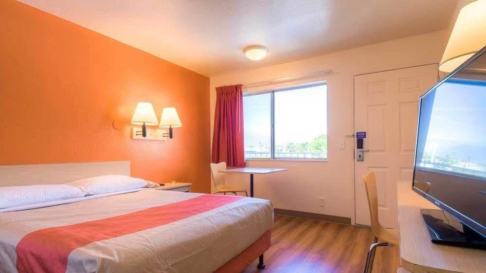 Motel 6 Riverside, Ca - Ucr East Exterior foto