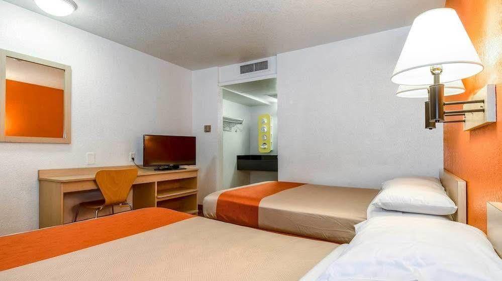 Motel 6 Riverside, Ca - Ucr East Exterior foto
