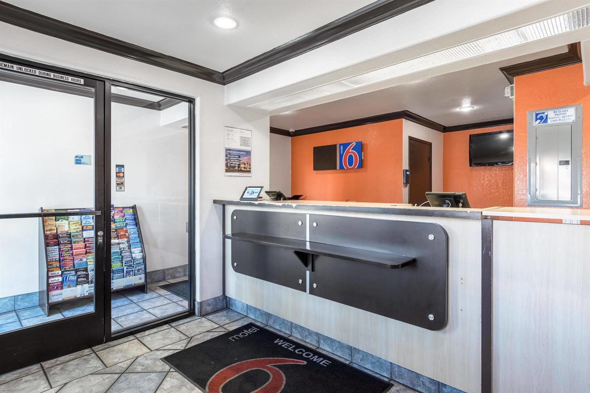 Motel 6 Riverside, Ca - Ucr East Exterior foto